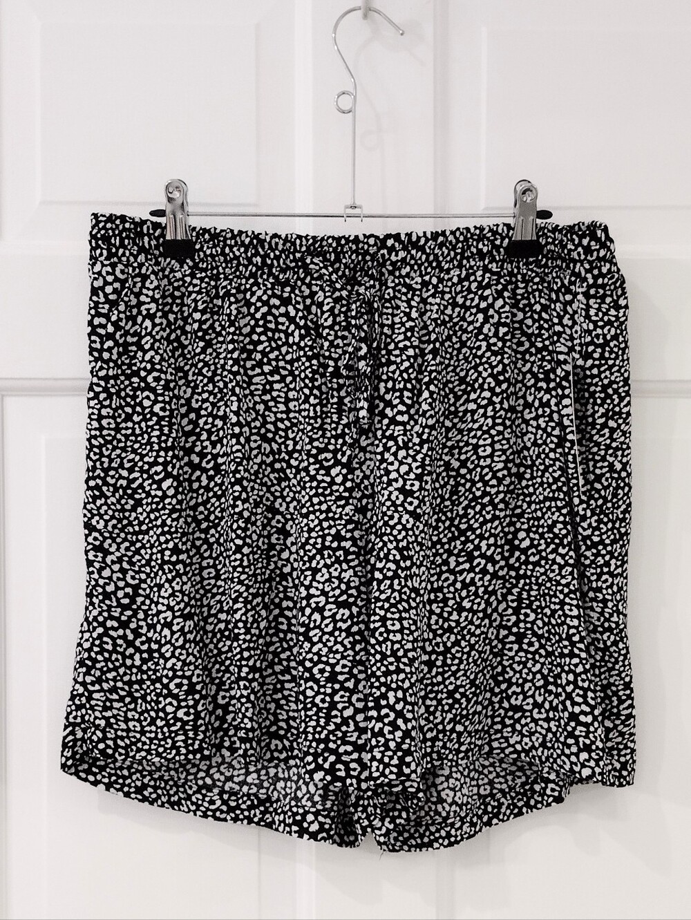 Sabrina Sz M Women's Black & White Printed Sleep Shorts
